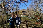 40 Incontro folto gruppo CAI Vaprio, poso con Franca, recente conoscenza